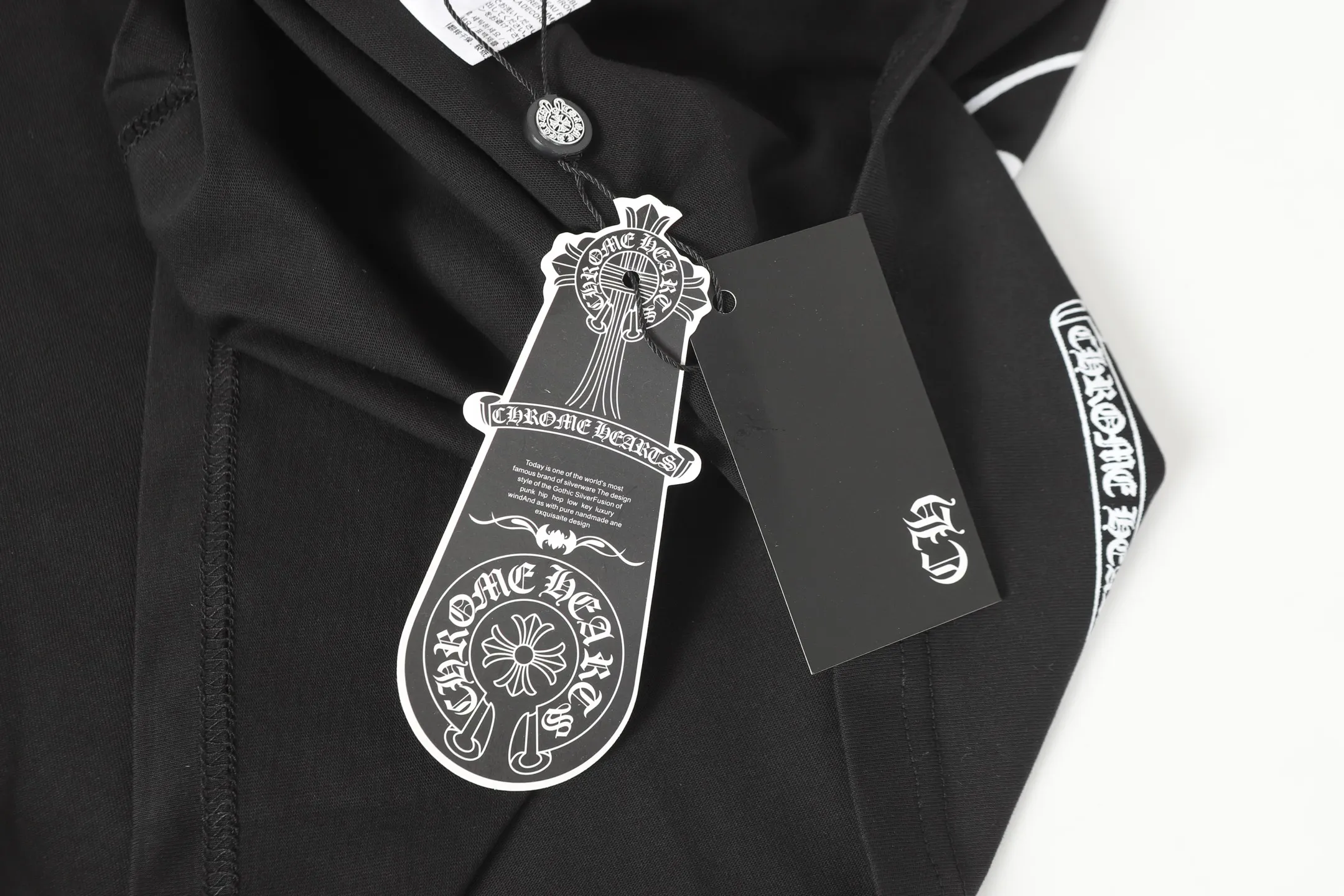 P150 cross-border model, please do not place an order if you pursue perfection -Chrome Hearts/Chrome Hearts 23ss scroll horseshoe Sanskrit printed popular long-sleeved T-shirt -High weight, high density and high quality, soft, delicate and skin-friendly wool, soft and silky to the touch, excellent warmth and skin-friendly properties -Customized weaving and dyeing, no color difference, no matter the fabric or workmanship details, beat the ordinary version on the market -Colour: black white -Size: S M L XL